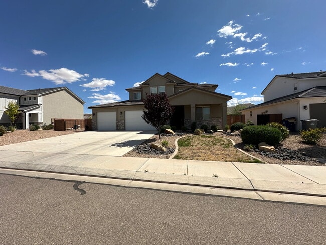 Building Photo - 3292 E 5 Bed/4 Bath