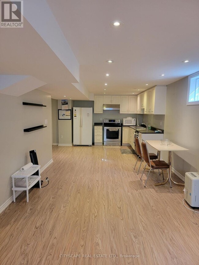 Photo - 593 Ray Lawson Blvd