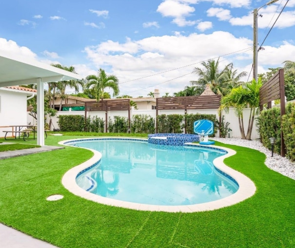 Building Photo - 1040 N Royal Poinciana Blvd
