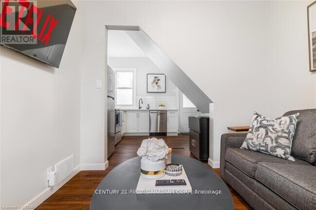 Photo - 43 Josephine St