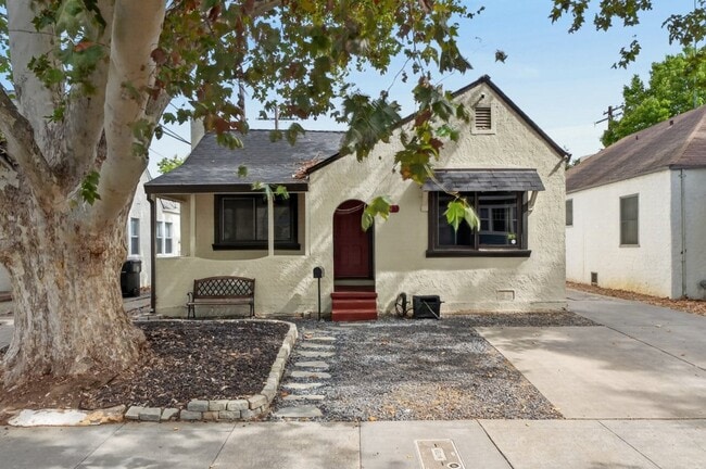 1713 Burnett Wy
