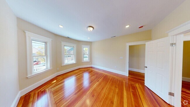Building Photo - 27 Champney St Unit 1 Rental