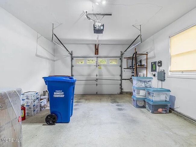 Photo - 43 Freeport Ct