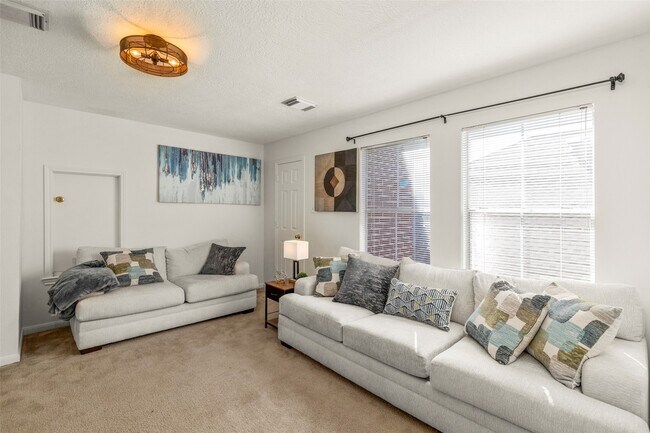 Photo - 723 Avery Dr