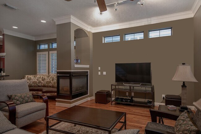 Photo - 12 Riva Row