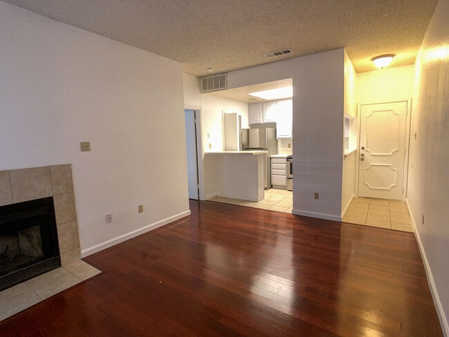 Photo - 806 W 24th St