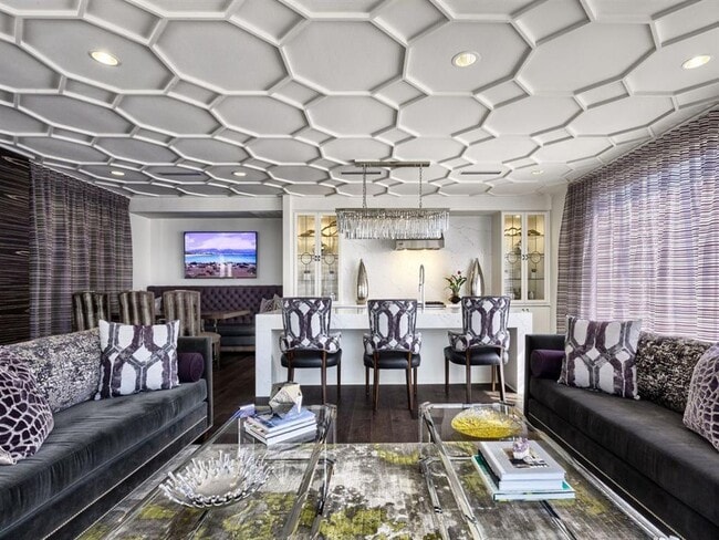 Photo - Lyra on McKinney