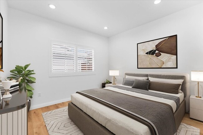 2nd Bedroom & Mirrored walk-in closet - 408 W Walnut Ave