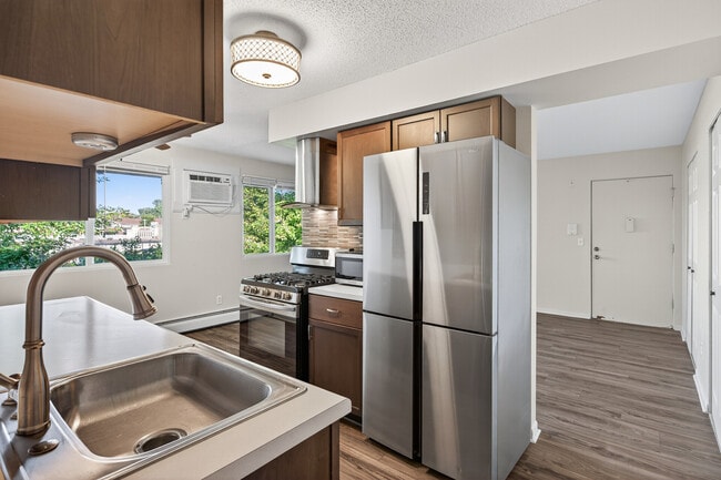 Building Photo - Rosco Apts- 2710 Unit 303