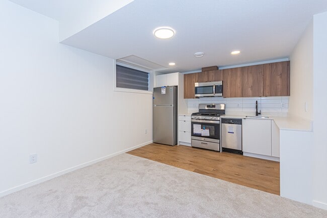 Building Photo - 12307-12121 121 Ave NW Unit 12307 Bsmt