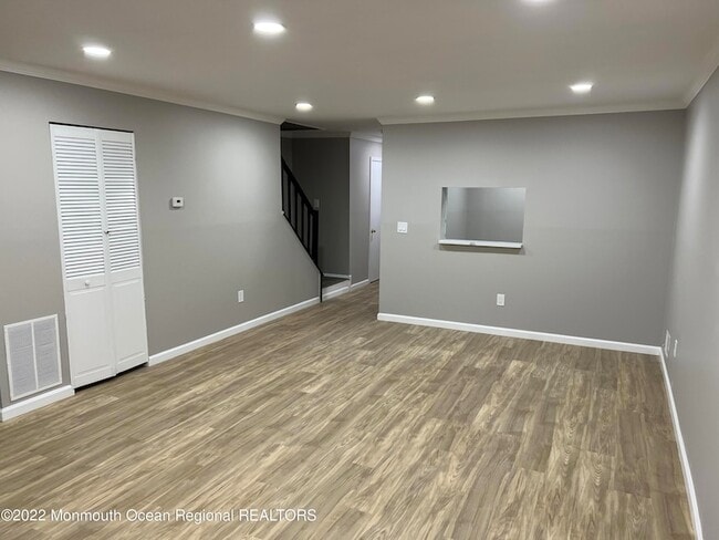 Photo - 269 Bromley Pl