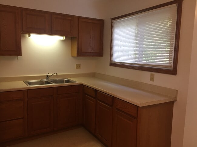 Photo - 19450 Royalton Rd