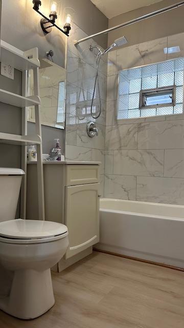 Photo - 5725 W Addison St