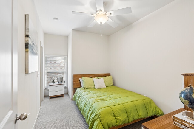 2BR, 1.5BA - 1000SF - Bedroom