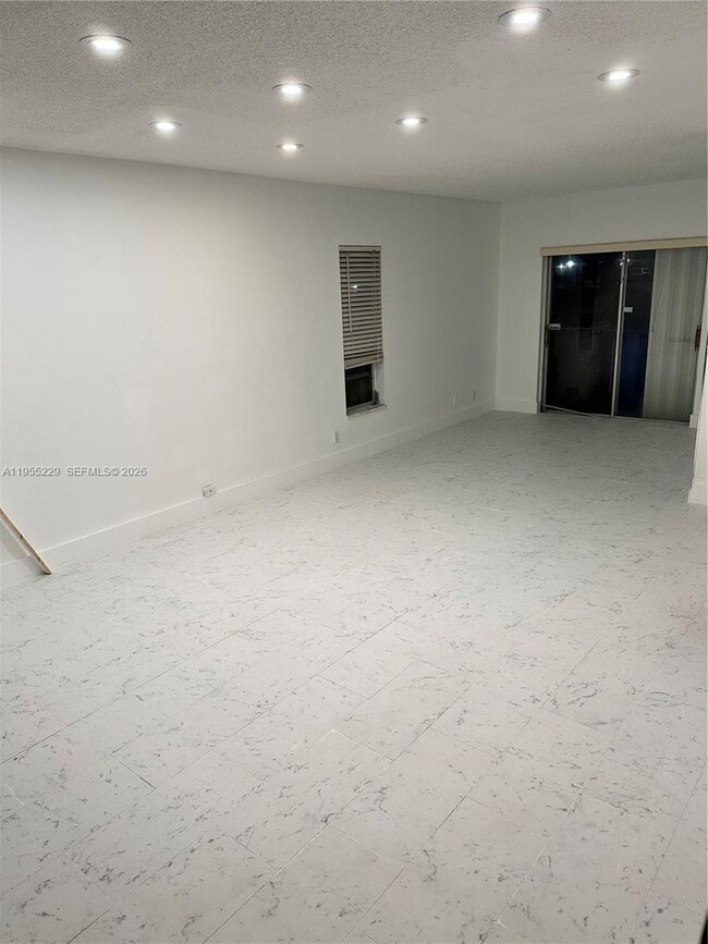 Photo - 3115 N Palm Aire Dr