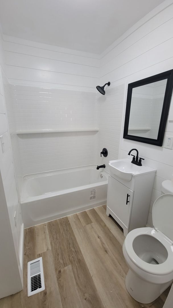 Photo - 2 bedroom 1 bath house - 3 minutes from No...