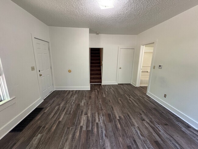 Photo - 861 Vine St