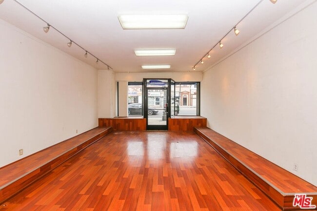 Photo - 4015 W Olympic Blvd