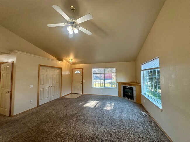 Photo - Ranch Style Home in NE Bend!  Fenced in backyard!