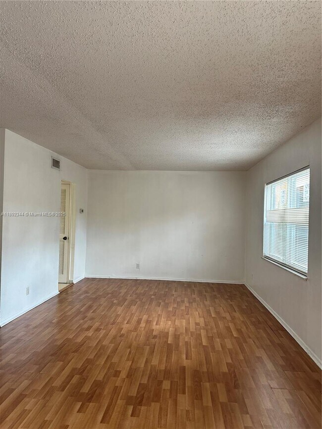 Photo - 18101 NW 68th Ave Unidad B201
