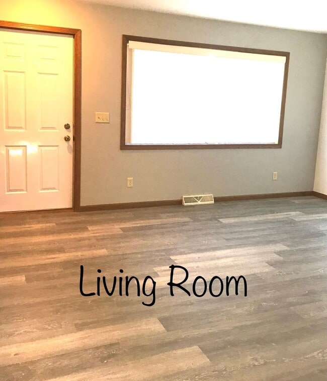 Photo - 821-823-823 Warbler Ln