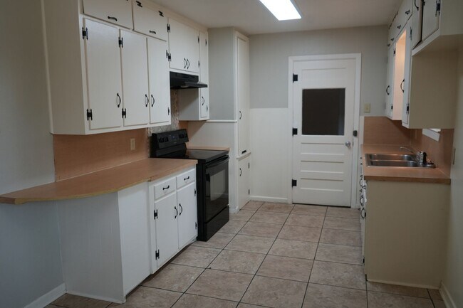 Photo - 3008 47th St