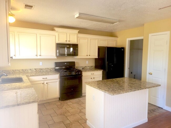 Photo - Spacious 4 Bedroom Home in Ventana Ranch. Upstairs living space! Great location!