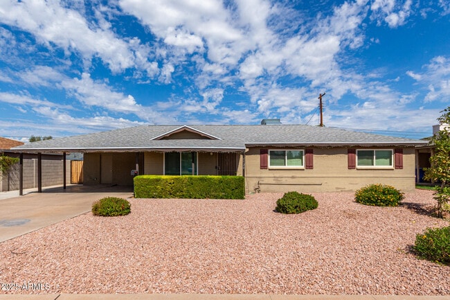 Photo - 1520 W 6th St