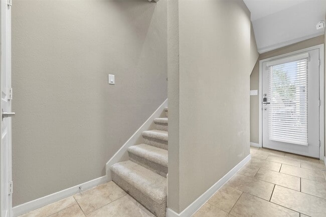 Photo - 241 N Lenox St