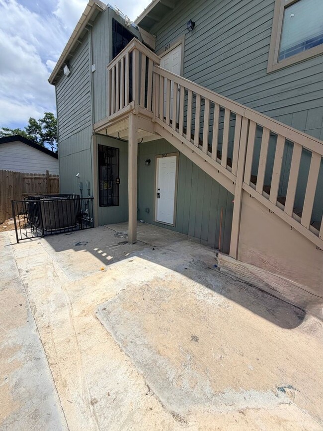 Building Photo - Beatrice Unit #102