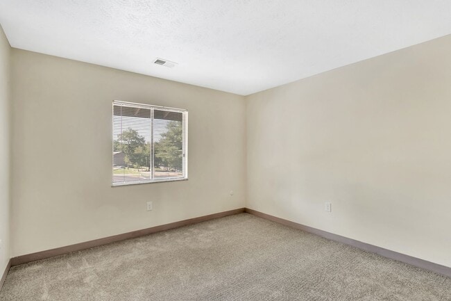 Photo - 700 Lee Dr