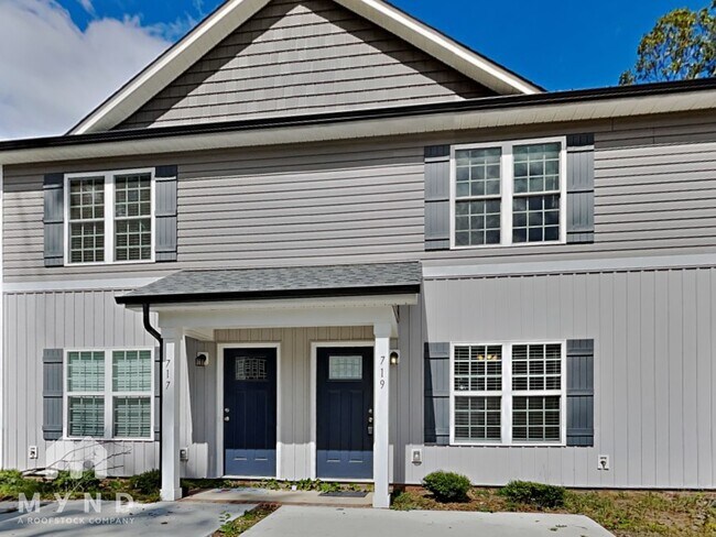 Photo - 719 Hillside St Townhome
