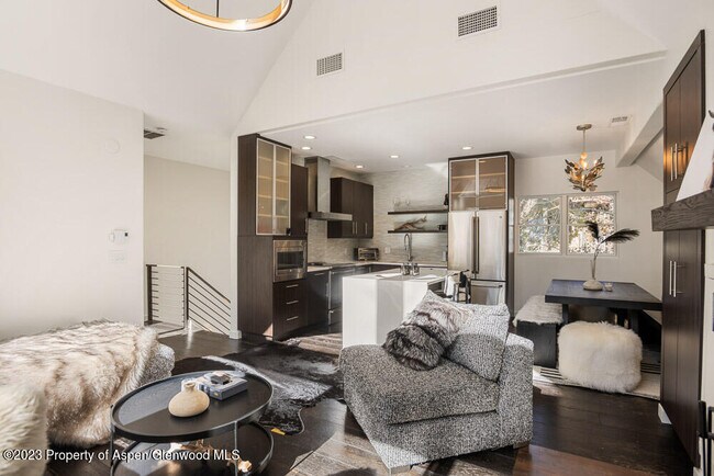 Photo - 222 W Hopkins Ave