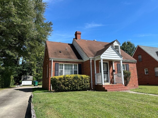 Building Photo - 3 Bedroom 1 Bathroom Brick Cape