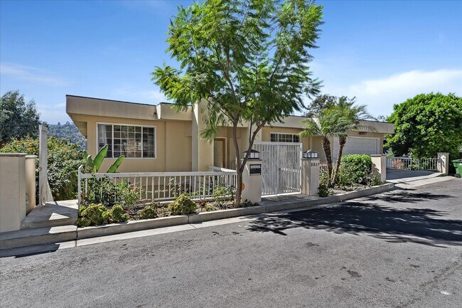 Photo - 3335 N Knoll Dr