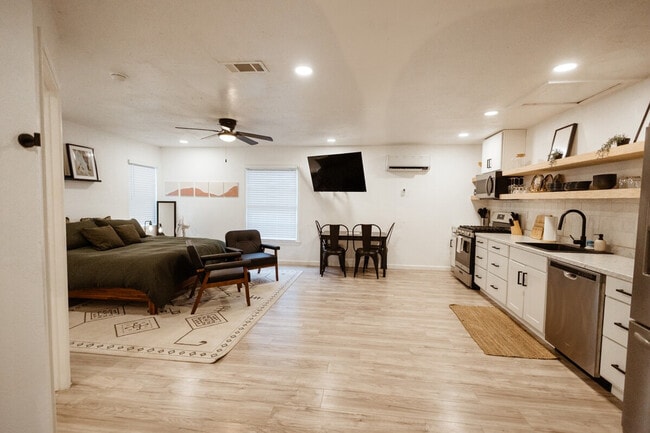 Photo - 1824 N 12th St Unit ID1352454P