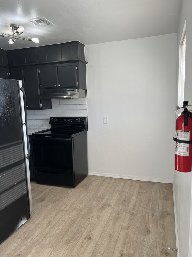 Photo - 613 S 6th St Unidad 613