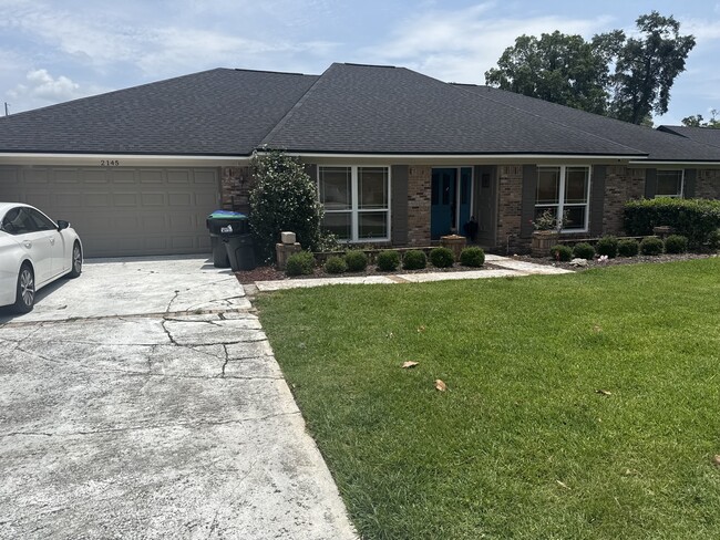 Building Photo - 2145 Palm Crest Dr