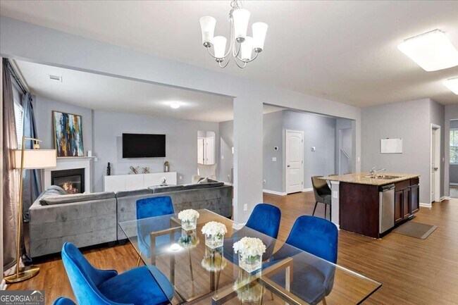 Photo - 637 Yazzie Pl