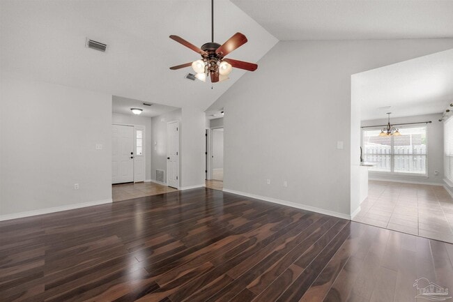 Photo - 6545 Fern St