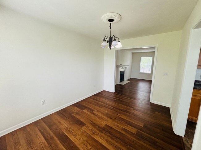 Photo - 985 New Village Dr NW