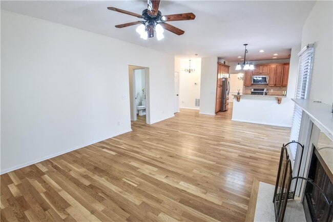 Photo - 1865 Oak Tree Hollow