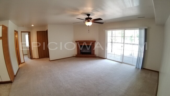 Building Photo - 6430 Creekside Dr NE Rental