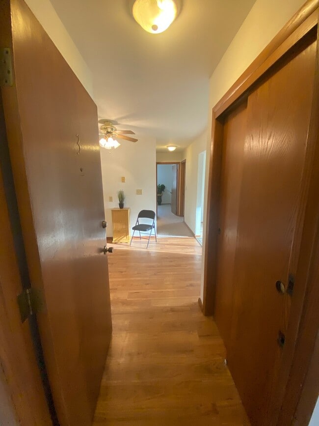 Photo - W151S7043 Cornell Cir Unidad 3