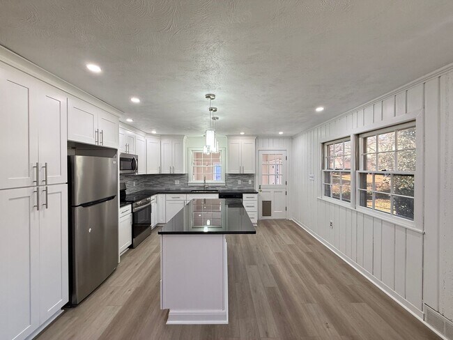 Photo - 2841 Deerwood Dr