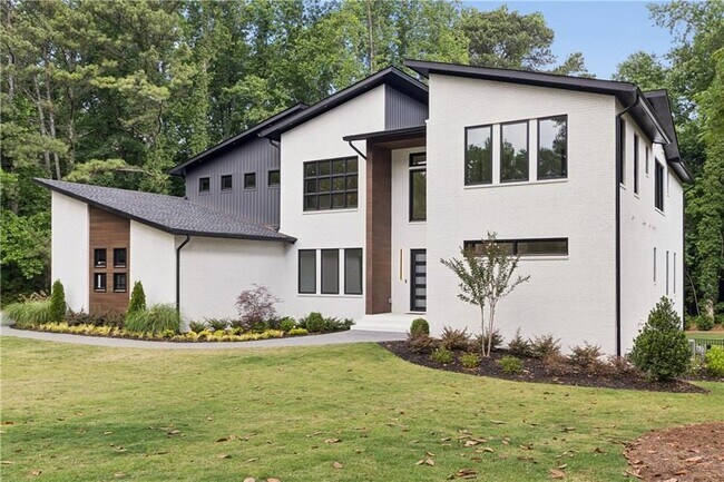 Photo - 1000 Clementstone Dr NE
