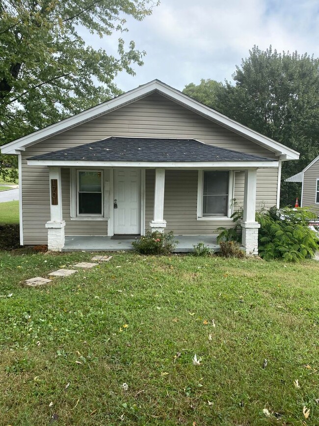 2Bed/1Bath - 2Bed/1Bath House