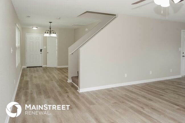 Photo - 213 Farmington Dr