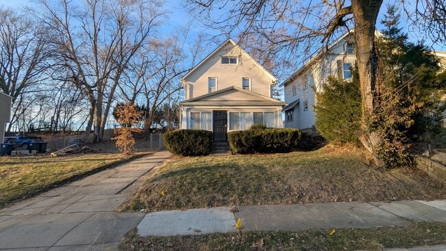 Photo - Charming 3-bedroom, 1.5-bathrooms home located in the heart of Akron