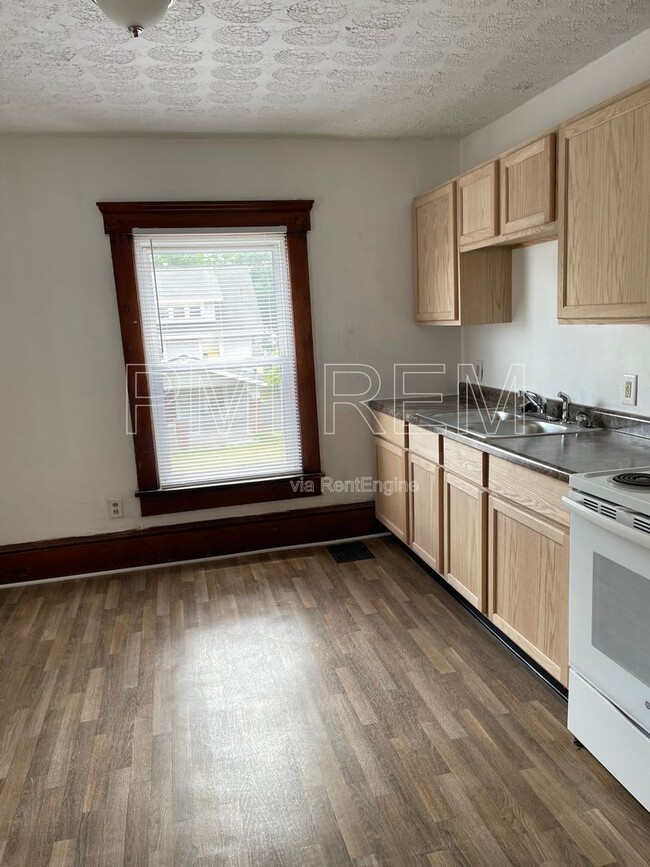 Photo - 2325 4th St NW